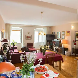king-tom-apartment.splithotels.org/